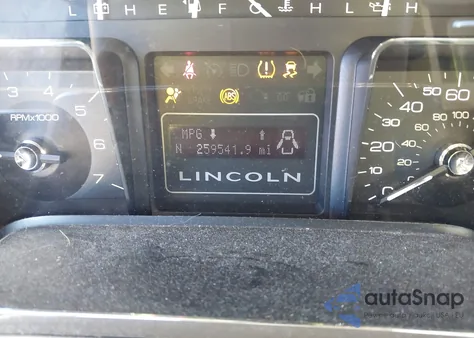 2010 Lincoln Navigator z USA, uszkodzony, nr VIN 5LMJJ2H58AEJ01071